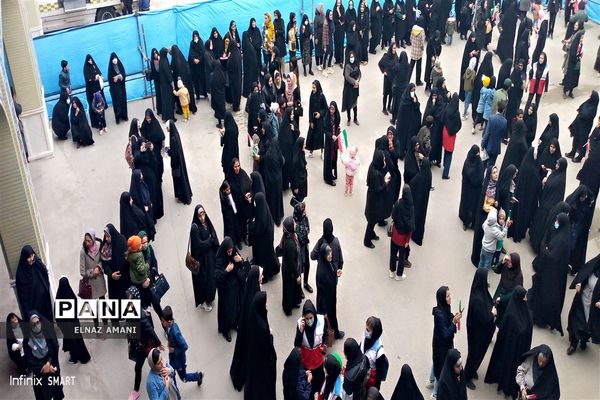 تجمع فرهنگیان و دانش‌آموزان چهارمحال و بختیاری در دیدار با رئیس جمهوری همراه با آحاد مردم