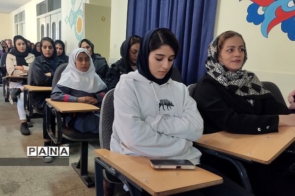 تقدیر از مقام آوران پژوهش‌سرای دانش‌آموزی‌‌ جوان دختران شهرستان شهریار