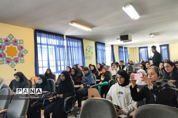 تقدیر از مقام آوران پژوهش‌سرای دانش‌آموزی‌‌ جوان دختران شهرستان شهریار