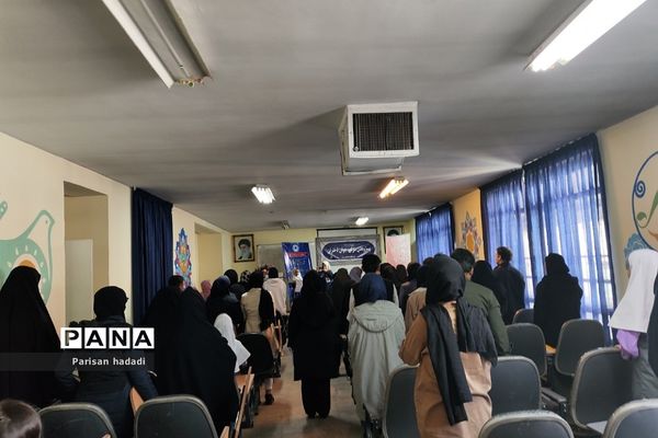 تقدیر از مقام آوران پژوهش‌سرای دانش‌آموزی‌‌ جوان دختران شهرستان شهریار