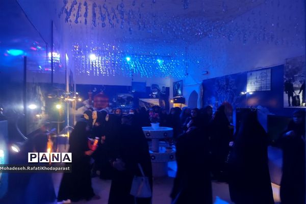 بازدید دانشجویان دانشگاه میبد از نمایشگاه مفهومی زیارت و نمایشگاه گوهرشاد در بوستان وحدت مشهد