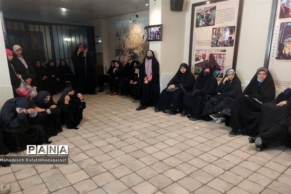 بازدید دانشجویان دانشگاه میبد از نمایشگاه مفهومی زیارت و نمایشگاه گوهرشاد در بوستان وحدت مشهد