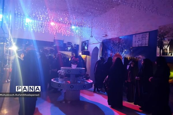 بازدید دانشجویان دانشگاه میبد از نمایشگاه مفهومی زیارت و نمایشگاه گوهرشاد در بوستان وحدت مشهد