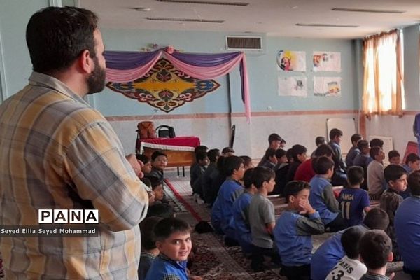 برپایی نماز جماعت در مدارس قیامدشت در راستای اجرای طرح نورچشم