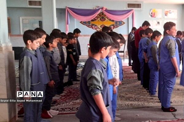 برپایی نماز جماعت در مدارس قیامدشت در راستای اجرای طرح نورچشم
