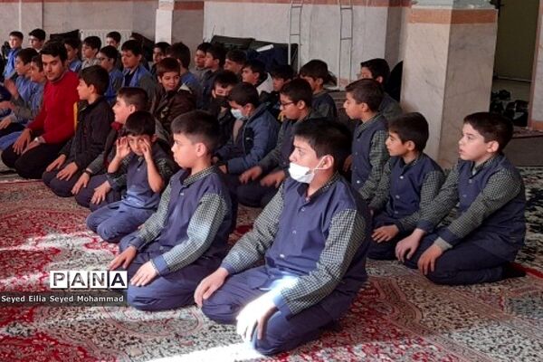 برپایی نماز جماعت در مدارس قیامدشت در راستای اجرای طرح نورچشم