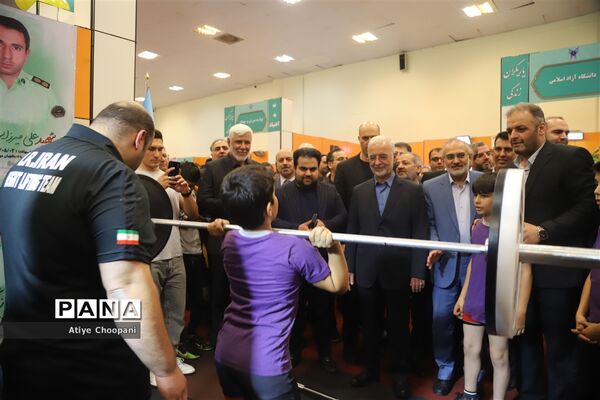 بازدید معاون پارلمانی رئیس جمهوری از نمایشگاه یاریگران زندگی