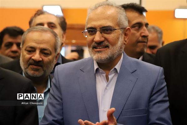 بازدید معاون پارلمانی رئیس جمهوری از نمایشگاه یاریگران زندگی