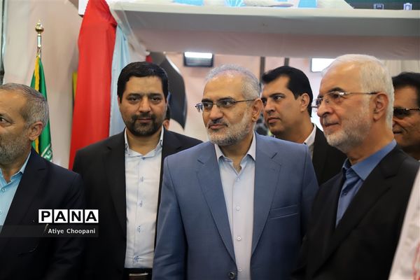 بازدید معاون پارلمانی رئیس جمهوری از نمایشگاه یاریگران زندگی