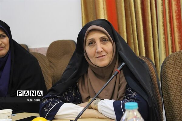 نشست هم‌اندیشی مدیران دوره دوم متوسطه ناحیه یک بهارستان
