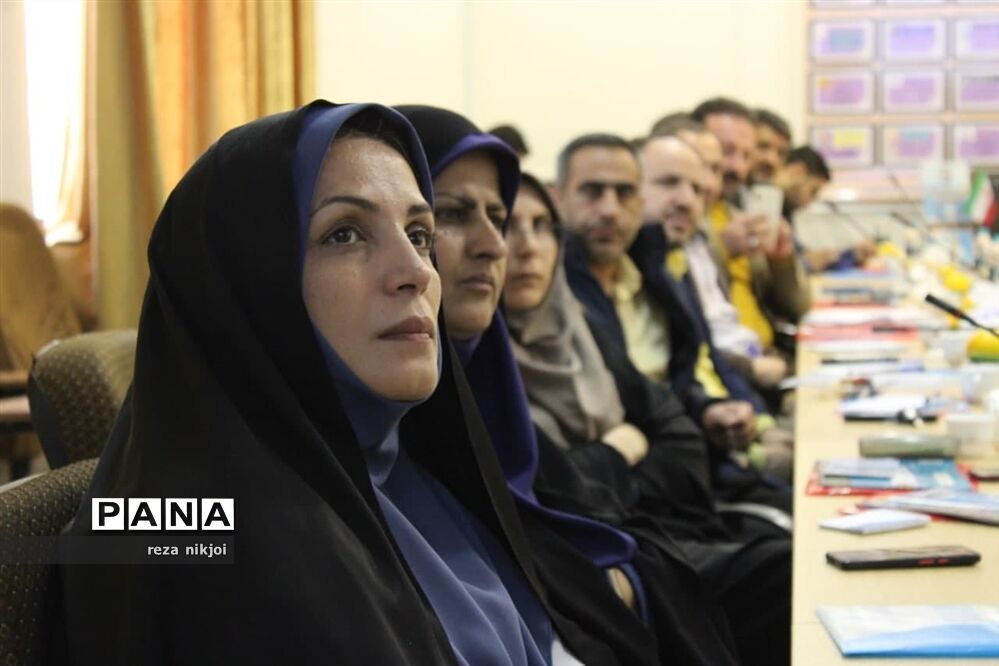 نشست هم‌اندیشی مدیران دوره دوم متوسطه ناحیه یک بهارستان