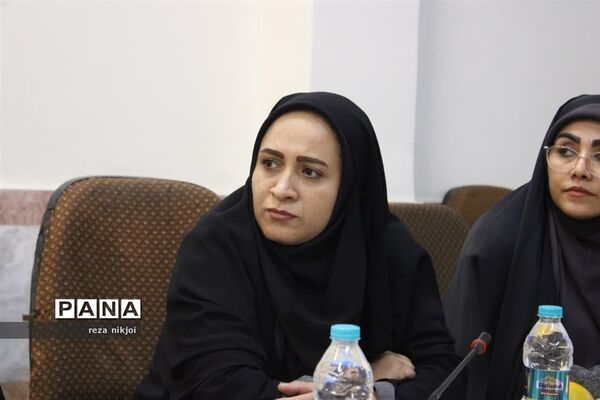نشست هم‌اندیشی مدیران دوره دوم متوسطه ناحیه یک بهارستان