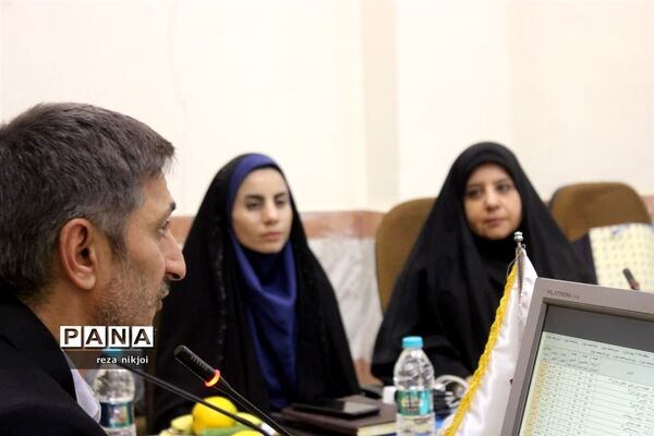 نشست هم‌اندیشی مدیران دوره دوم متوسطه ناحیه یک بهارستان