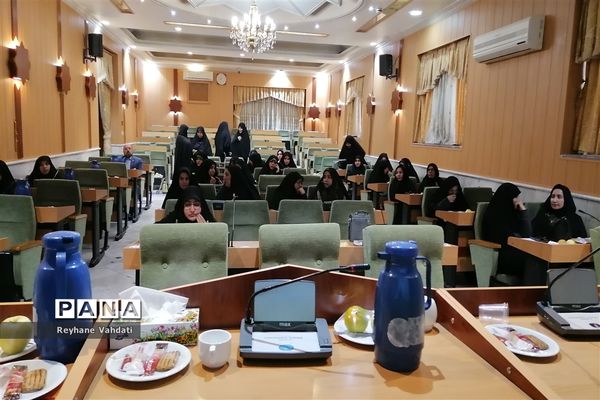 برگزاری دومین نشست تخصصی مشترک دبیران عفاف و حجاب و مشاوران امور بانوان استان