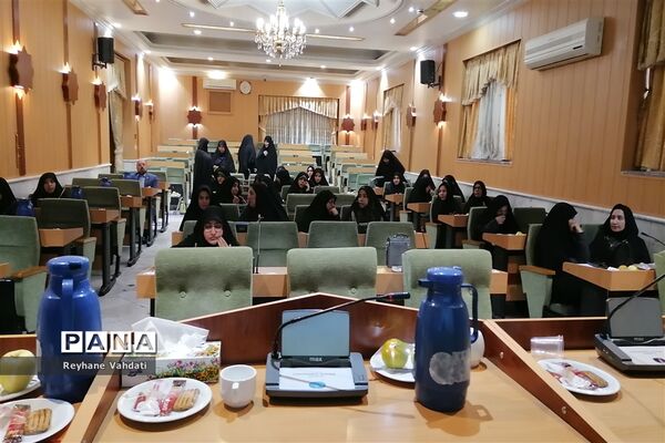 برگزاری دومین نشست تخصصی مشترک دبیران عفاف و حجاب و مشاوران امور بانوان استان
