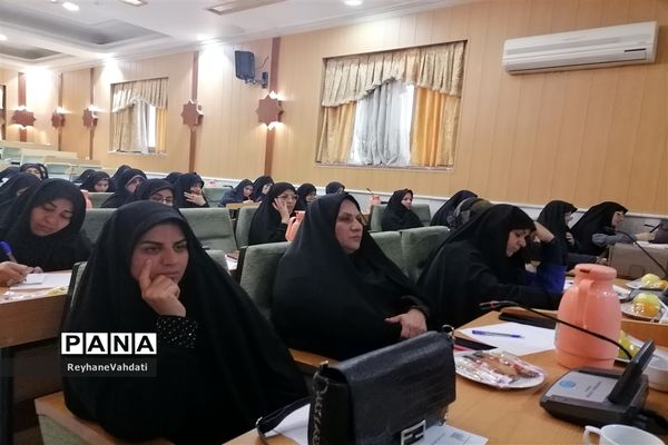 برگزاری دومین نشست تخصصی مشترک دبیران عفاف و حجاب و مشاوران امور بانوان استان