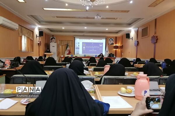 برگزاری دومین نشست تخصصی مشترک دبیران عفاف و حجاب و مشاوران امور بانوان استان