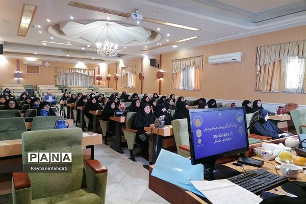 برگزاری دومین نشست تخصصی مشترک دبیران عفاف و حجاب و مشاوران امور بانوان استان