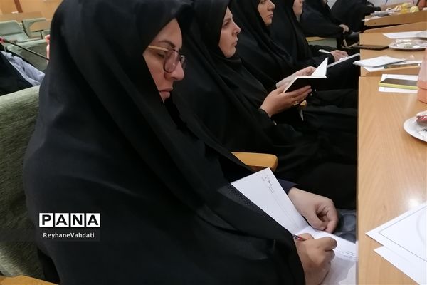 برگزاری دومین نشست تخصصی مشترک دبیران عفاف و حجاب و مشاوران امور بانوان استان
