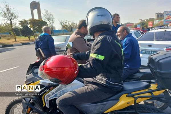 مراسم توزیع رایگان کلاه ایمنی در شهرستان اسلامشهر