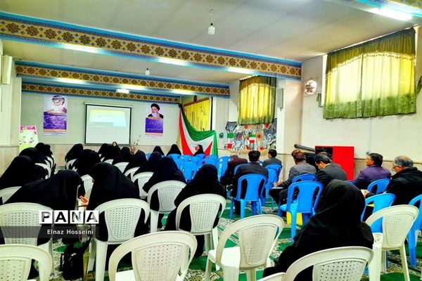 اولین جلسه هم‌اندیشی معاونان آموزشی متوسطه اول ناحیه یک