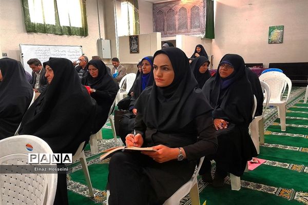 اولین جلسه هم‌اندیشی معاونان آموزشی متوسطه اول ناحیه یک