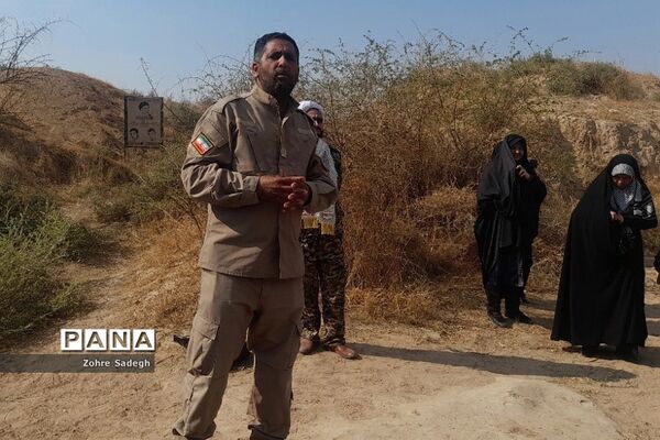 بازدید دانش‌‌آموزان دختر ناحیه‌یک شهرری از مناطق عملیاتی جنوب در اردوی معنوی راهیان نور