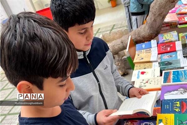 برگزاری نمایشگاه کتاب در دبستان پسرانه علوی منطقه ۱۳