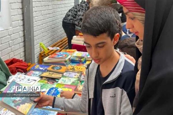 برگزاری نمایشگاه کتاب در دبستان پسرانه علوی منطقه ۱۳