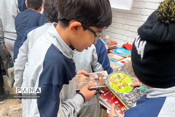 برگزاری نمایشگاه کتاب در دبستان پسرانه علوی منطقه ۱۳