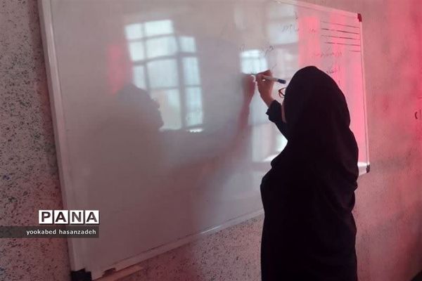 دوره سواد رسانه ویژه دانش‌آموزان در محمودآباد