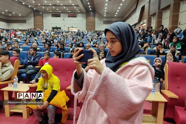 پیاده‌روی خانوادگی در شهریار