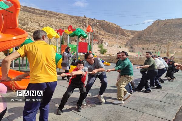 پیاده‌روی خانوادگی درشیراز