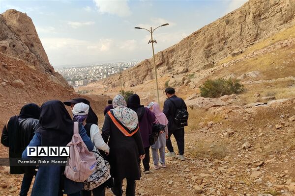 پیاده‌روی خانوادگی درشیراز