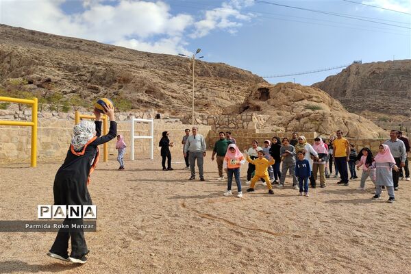 پیاده‌روی خانوادگی درشیراز