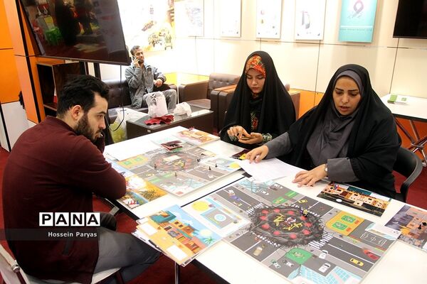 نمایشگاه عمومی یاریگران زندگی