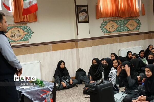 آموزش آتش نشانی و مانور زلزله  در دبیرستان خوارزمی