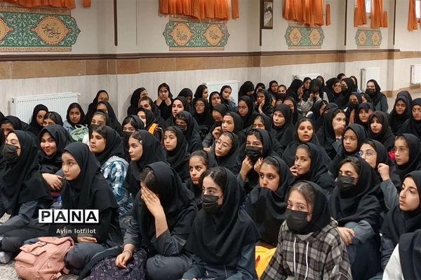 آموزش آتش نشانی و مانور زلزله  در دبیرستان خوارزمی