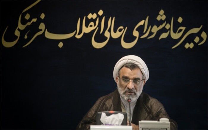 بازنگری سرفصل‌های درسی علوم انسانی باید به وزارت علوم واگذار شود