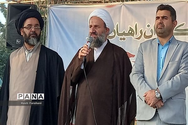 اعزام دانش‌آموزان دختر شهرستان‌قرچک به اردوی راهیان نور