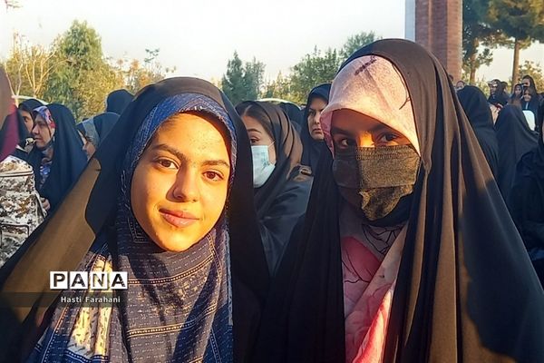 اعزام دانش‌آموزان دختر شهرستان‌قرچک به اردوی راهیان نور