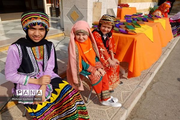 مراسم گرامیداشت هفته کتابخوانی درآموزشگاه شاهد فاطمه زهرا(س) اسلامشهر