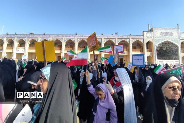 تجمع دانش‌آموزان در حمایت  از کودکان غزه در شیراز