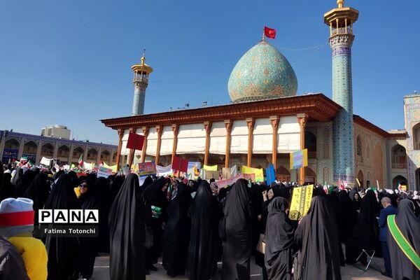 تجمع دانش‌آموزان در حمایت  از کودکان غزه در شیراز