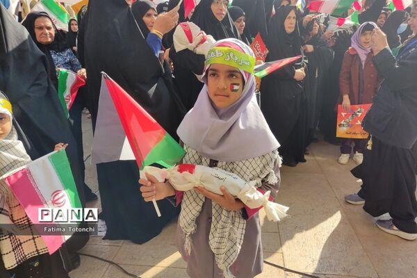 تجمع دانش‌آموزان در حمایت  از کودکان غزه در شیراز