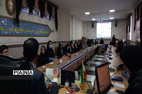 برگزاری جلسه آموزشی ویژه طرح هر مدرسه یک خبرنگار در شهرستان‌قدس