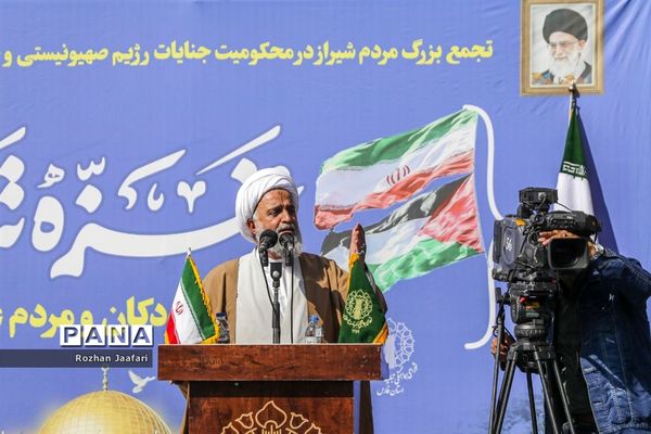 اجتماع بزرگ دانش‌آموزان شیرازی درحمایت ازمردم غزه درحرم شاهچراغ (ع)