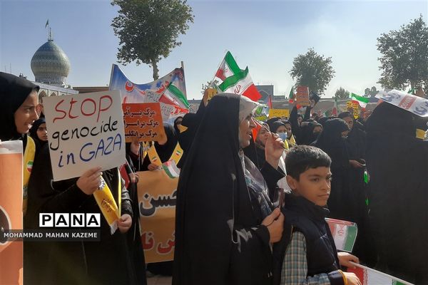 تجمع بزرگ فرهنگیان و دانش‌آموزان شیرازی در حمایت از فلسطین