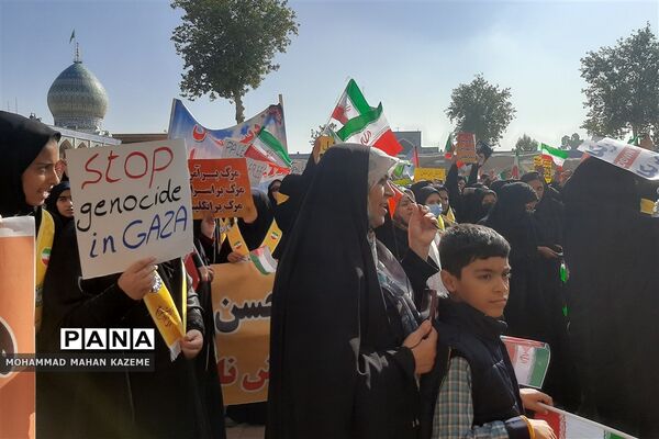 تجمع بزرگ فرهنگیان و دانش‌آموزان شیرازی در حمایت از فلسطین