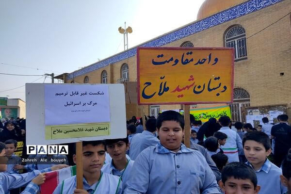 اجتماع دانش‌آموزان دبستان شهید ملاح خورموج در حمایت ازکودکان مظلوم غزه